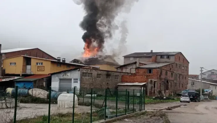 Tabakhane Bölgesindeki Deri Fabrikasında Yangın