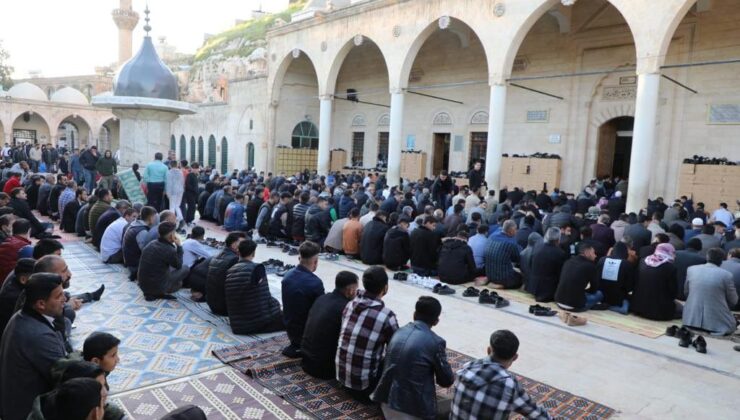 Bayram Namazı Nasıl Kılınır? Farz mı, Sünnet mi?