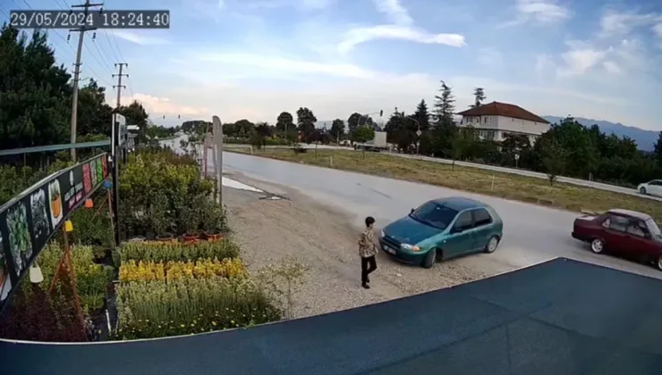 Düzce’de mucize kurtuluş: Çocuk otomobile kıl payı kurtuldu
