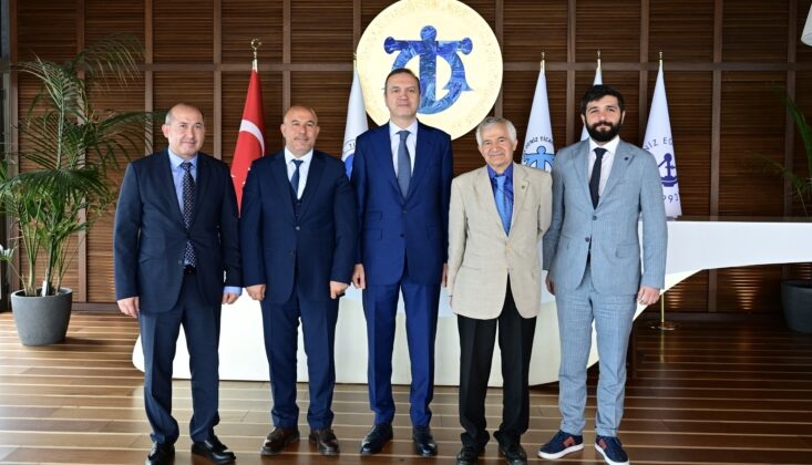 Tamer Kıran, Genel Merkez’de Ziyaretleri Kabul Ediyor