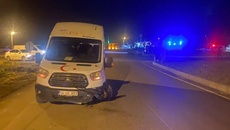 Minibüs ve Otomobil Çarpıştı! Yaralı Var.