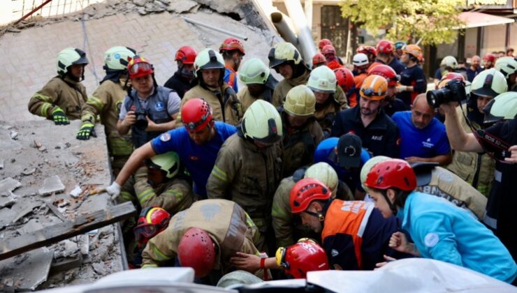 İstanbul Küçükçekmece’de 3 Katlı Bina Çöktü!