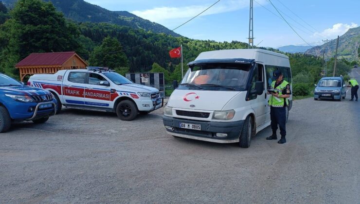 Artvin’de 45 Sürücü ve 118 Araç Trafikten Men Edildi!