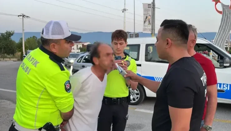 Alkollü Sürücü Tuvaletini Yol Kenarına Yapınca Polis Devreye Girdi