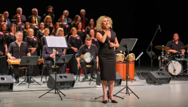 Gazimağusa Belediyesi Türk Müziği Korosu Bahar Konserinde Enerji Dolu Performans Sergiledi