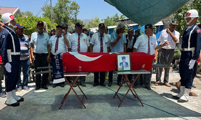 Gazi Vasfi Çelik’e Dualarla Veda