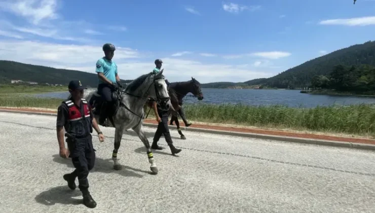 Atlı Jandarmalar Abant Gölü’nde Devriye Geziyor!