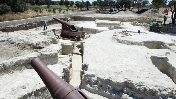 Çanakkale Savaşları’ndan Kalma Topçu Mevzileri Açığa Çıkarılıyor