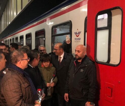 Doğu Ekspresi Kars’a Ulaştı, Coşkuyla Karşılandı!