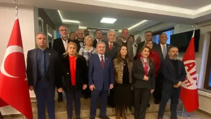 Ata Parti Kurultayı Yeni Yönetimle Siyaset Sahnesinde!