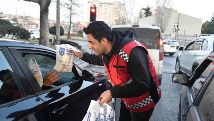 Ankara’da İftara Yetişemeyenler İçin Kumanya Dağıtımı!