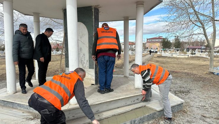 Kars Belediyesi’nden Mezarlıklara Bayram Temizliği!