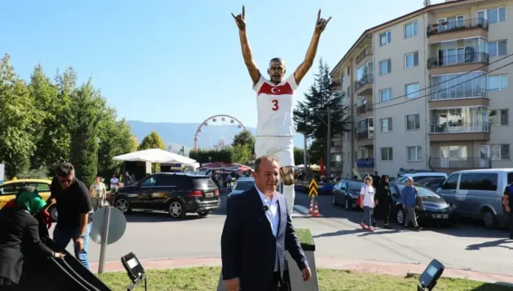 Merih Demiral Bolu’da Heykelini Ziyaret Edecek!