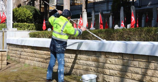 Şehitliklerde Bakım ve Anma Hazırlıkları Tamamlandı