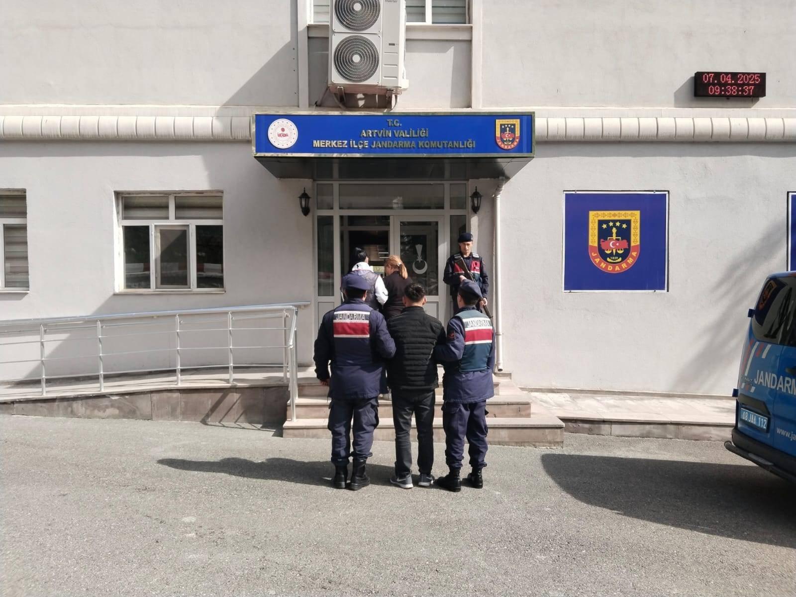 Artvin’de Düzensiz Göçmen Operasyonu: İki Tutuklama
