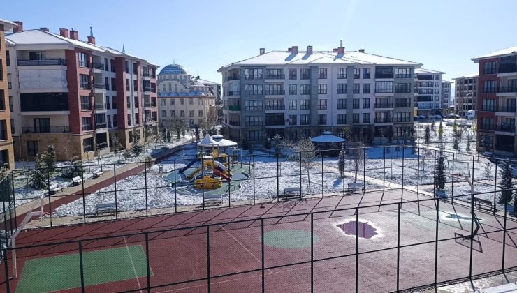 Elazığ’da Kar Yağışı ve Güneşli Sabah Bir Arada