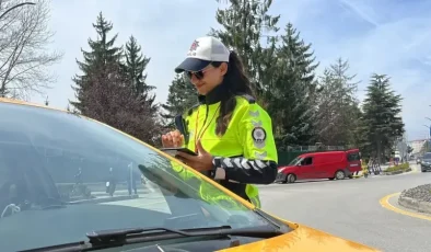 Bolu’da Kadın Trafik Polisi Göreve Devam Ediyor!