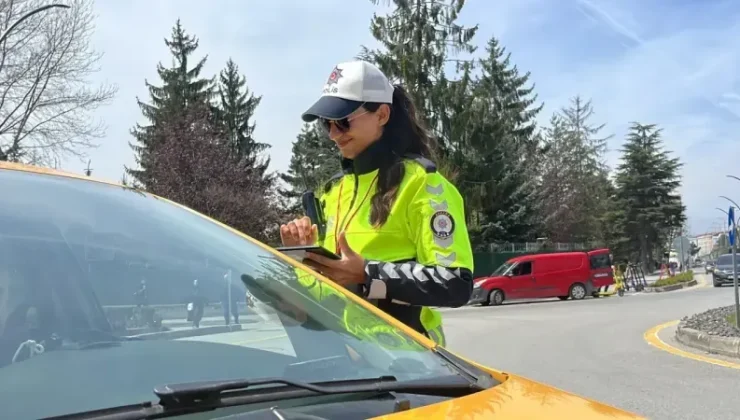 Bolu’da Kadın Trafik Polisi Göreve Devam Ediyor!