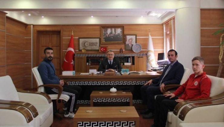 Bolu’dan Türkiye Şampiyonu Güreşçi Ahmet Zeyd Özer!