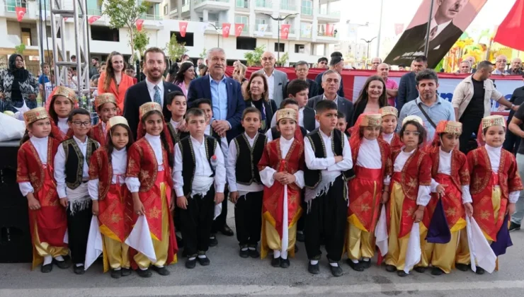 Ceyhan İsmet İnönü Kent Meydanı Coşkuyla Açıldı!