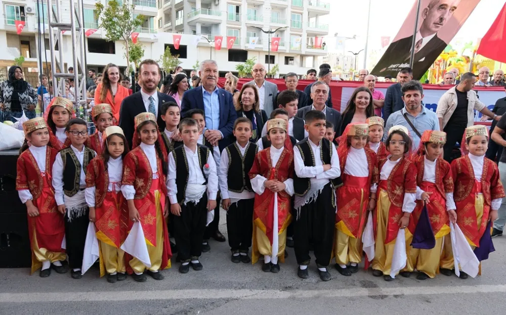 Ceyhan İsmet İnönü Kent Meydanı Coşkuyla Açıldı!