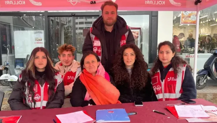 Gençler Soğukta İmza Kampanyasıyla Direniş Gösteriyor