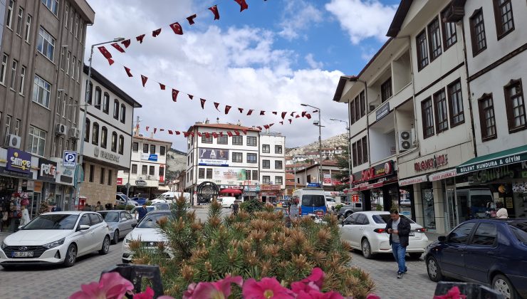 Ankara’da Çiçeklerle Sokaklar Renklendiriliyor!