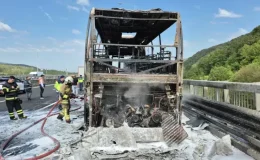 Yolcu Otobüsü Motor Yangınında Kül Oldu!