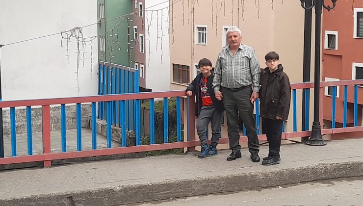Dede Torunlarıyla Bayram Keyfini İlçede Yaşadı!