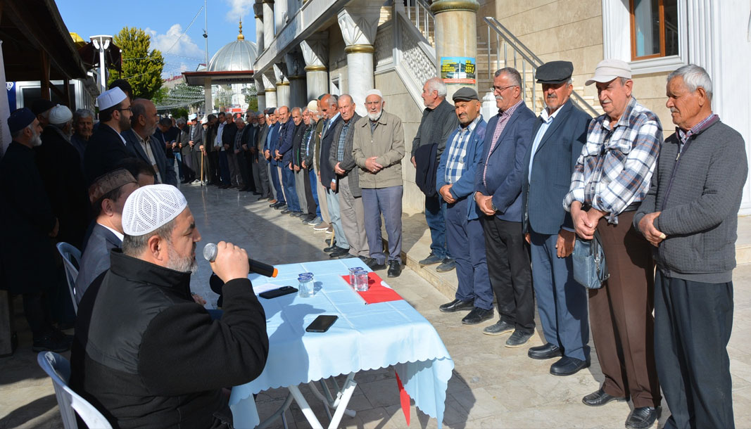 Korkuteli’nde Hacı Adayları İçin Duygusal Uğurlama Töreni