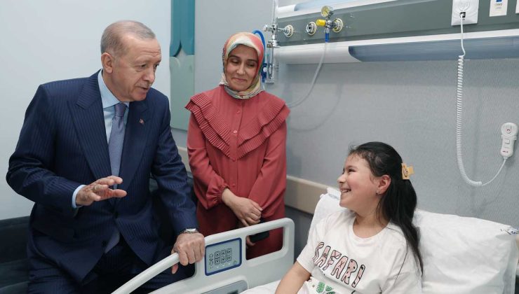 Erdoğan, Yeni Hastanede Çocukları Ziyaret Etti