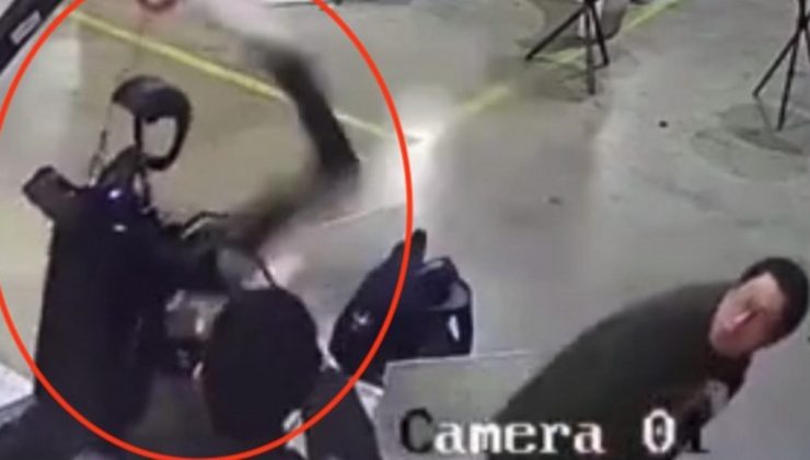 Robotun Kodlama Sırasında Çalışanlara Saldırısı!