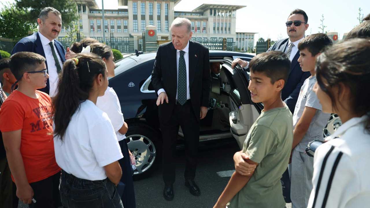 Erdoğan’dan çocuklara sürpriz ziyaret ve samimi anlar