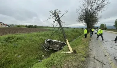 Bolu’da otomobil dereye uçtu: 2 yaralı!