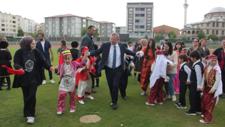 Kars’ta Halk Oyunları Şenliği Coşkuyla Sonlandı!