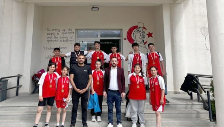 Kağızman’da İlkokul Turnuvası’nda Şampiyon Kötek!