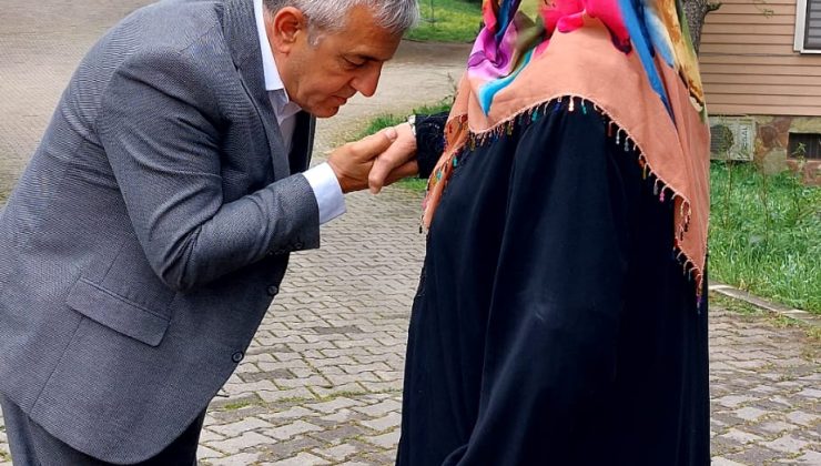 İlyas Mercan, Anneler Günü’nde Annesini Ziyaret Etti