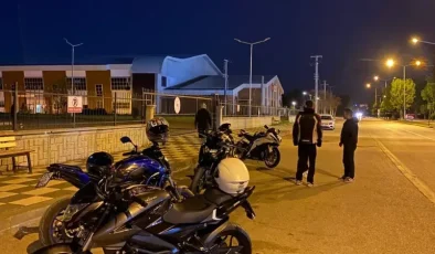 Karaçayır’da Motor Tutkunları Geceleri Buluşuyor!