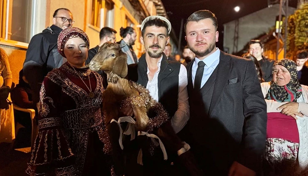 Oğlaklı Damat Aklama Geleneği Sosyal Medyayı Salladı!