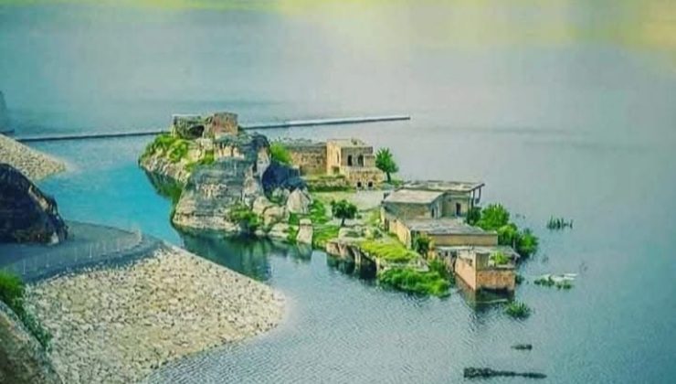 Kuraklık, Hasankeyf’in tarihi kalıntılarını yüzeye çıkardı!