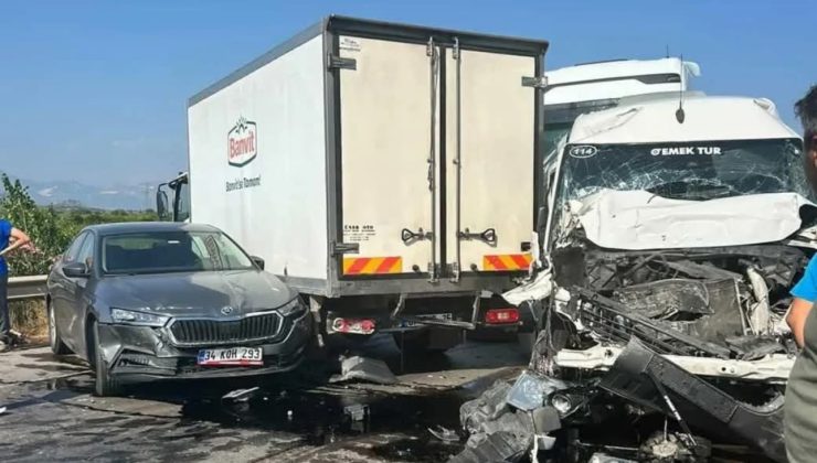 Serik’te Zincirleme Kaza: Dört Yaralı, Araç Kuyruğu!