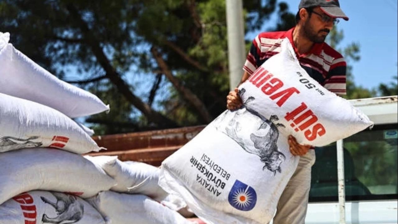 Korkuteli’nde Hayvancılığa Yem Desteği Sağlandı!