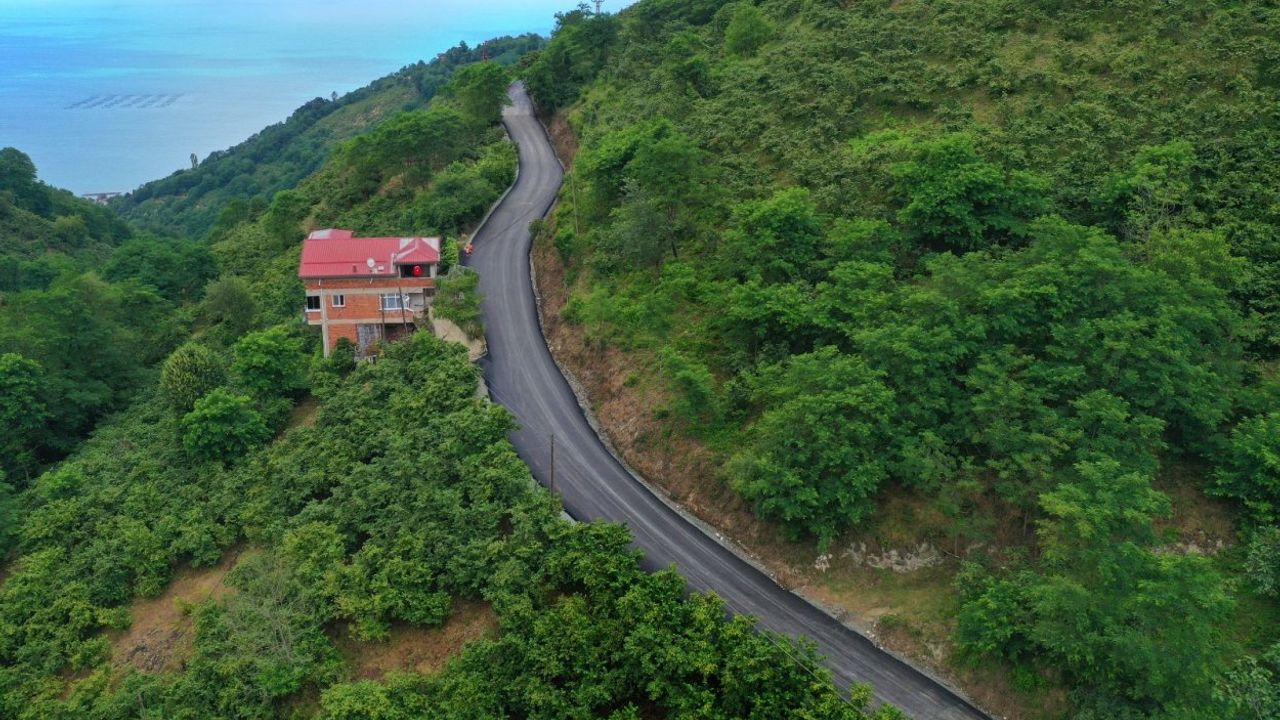 Boztepe-Orhaniye Yolu Sıcak Asfaltla Yenileniyor!